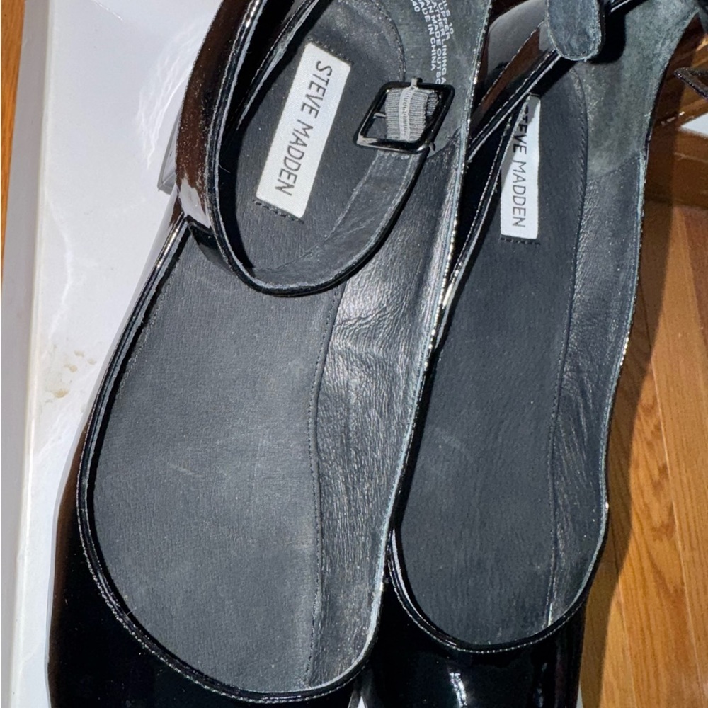 Steve Madden Black Patent Flats - Picture 4 of 6